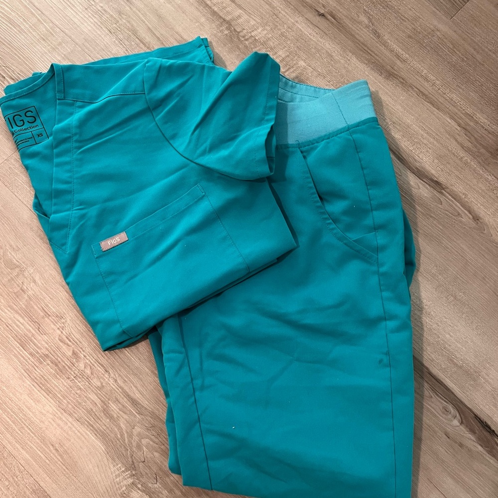 FIGS Teal Scrub Set